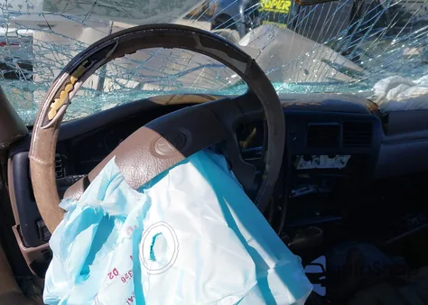 2002 Toyota Tacoma z USA, uszkodzony, nr VIN 5TEPM62N52Z062995